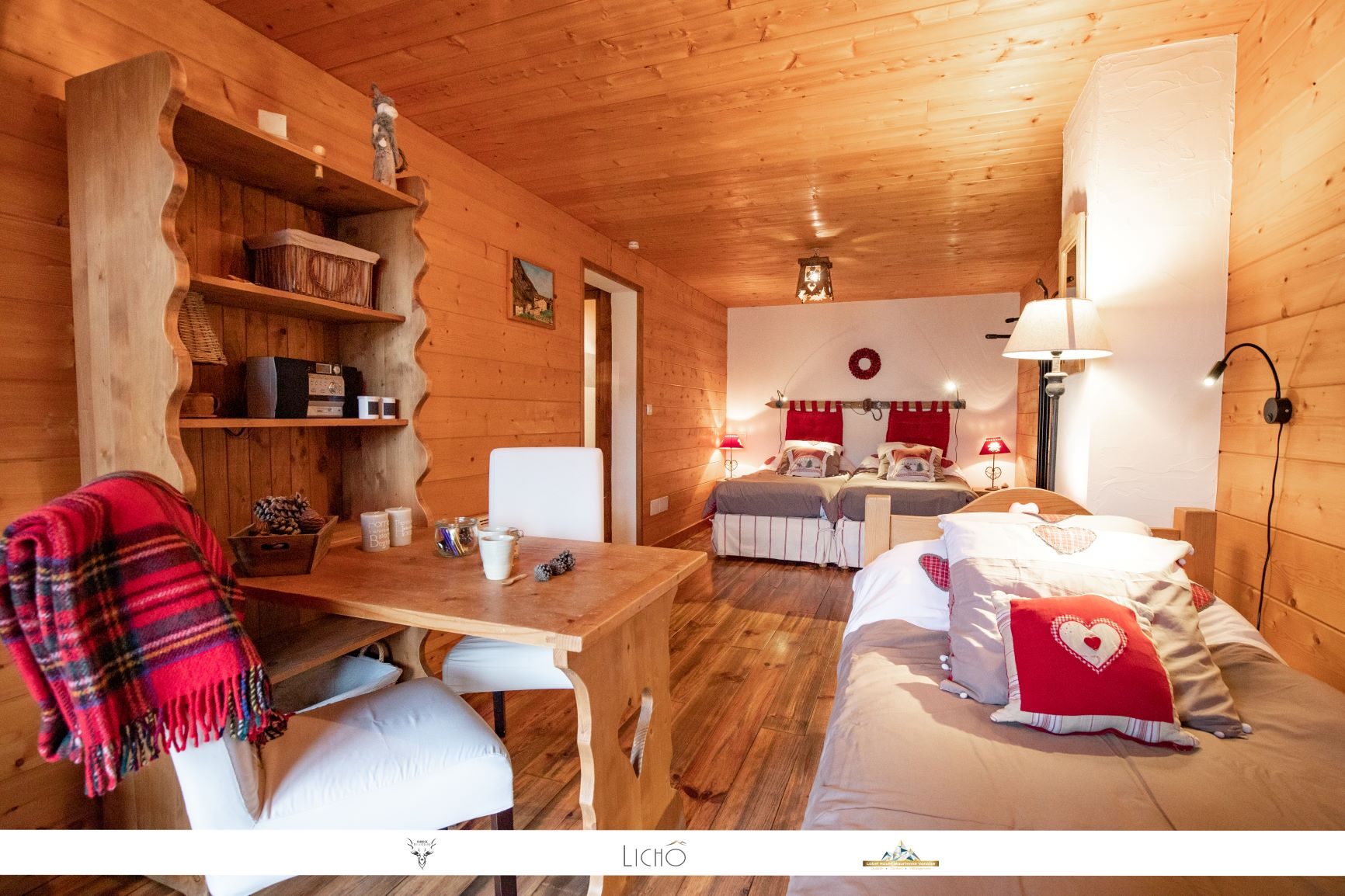 Chambre des 4 cornes et son coin bureau